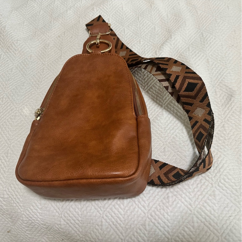 Light brown crossbody bag